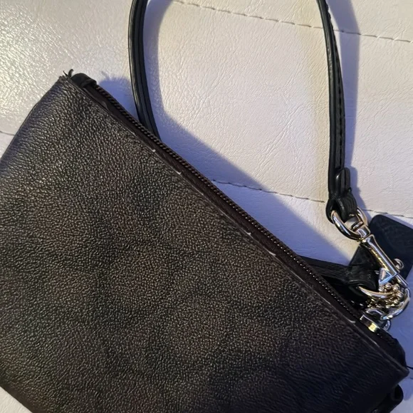 COACH CORNER ZIP WRISTLET IN SIGNATURE COATED CANVAS WITH LEATHER - Picture 4 of 6